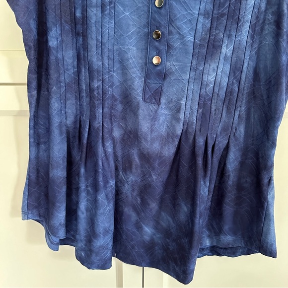 Navy Blue Sleeveless top by Rick’s, size Medium - Picture 2 of 13